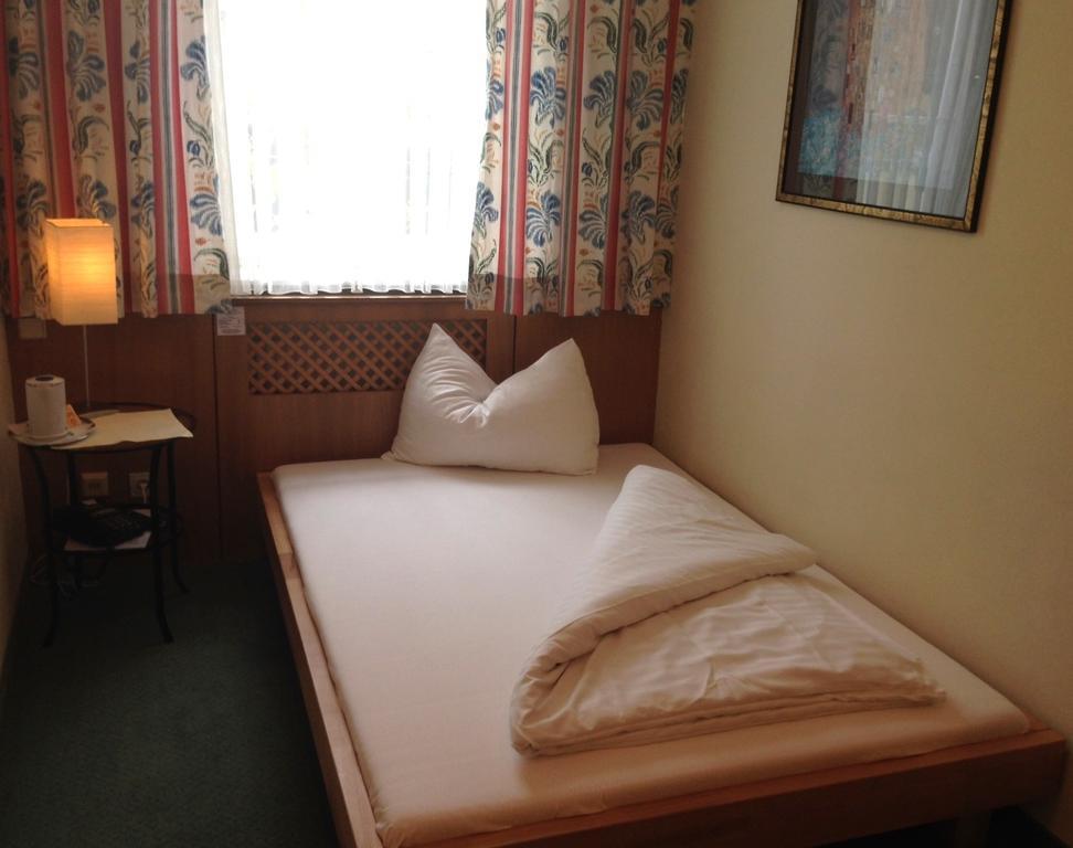 Hotel Pension Alte Muehle Клостернойбурґ Номер фото